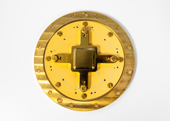 IQM-hardware-thumb-10