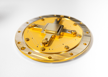 IQM-hardware-thumb-9